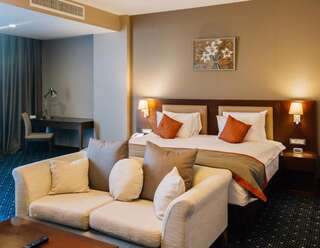Отель Staybridge Suites Baku Баку Улучшенный двухместный номер с 1 кроватью или 2 отдельными кроватями-7
