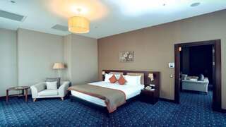 Отель Staybridge Suites Baku Баку Улучшенный двухместный номер с 1 кроватью или 2 отдельными кроватями-14