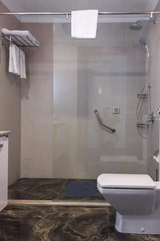 Отель Staybridge Suites Baku Баку Двухместный номер Делюкс с 2 отдельными кроватями-4
