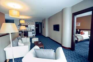 Отель Staybridge Suites Baku Баку Люкс с 1 спальней и кроватью размера «king-size»-1