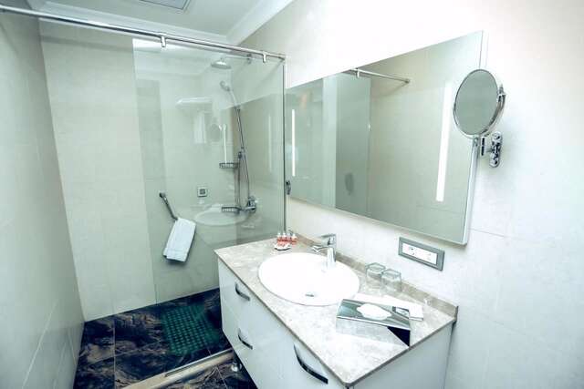 Отель Staybridge Suites Baku Баку-33